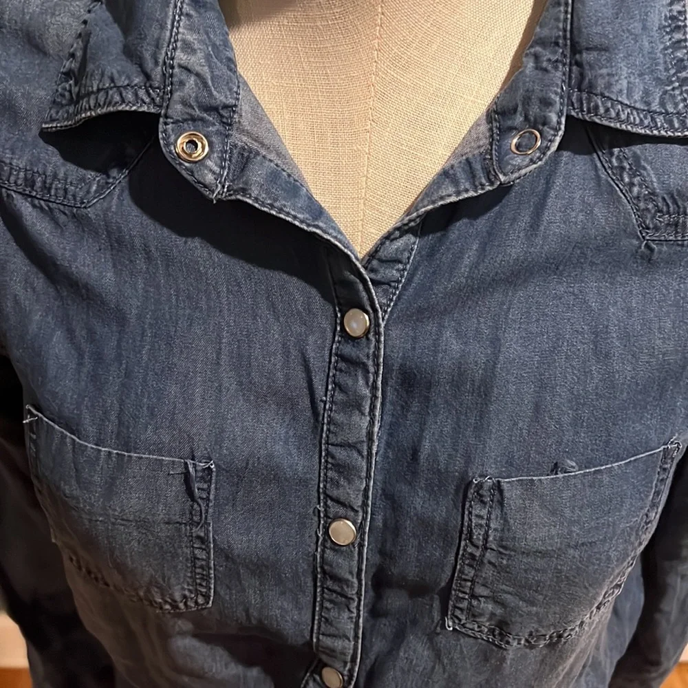 ❄️YMI LUXE button up denim dress. Size M - Picture 4 of 5